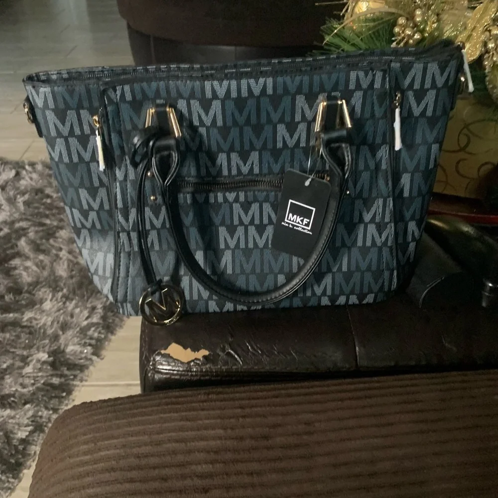 MLK pause - Picture 2 of 4